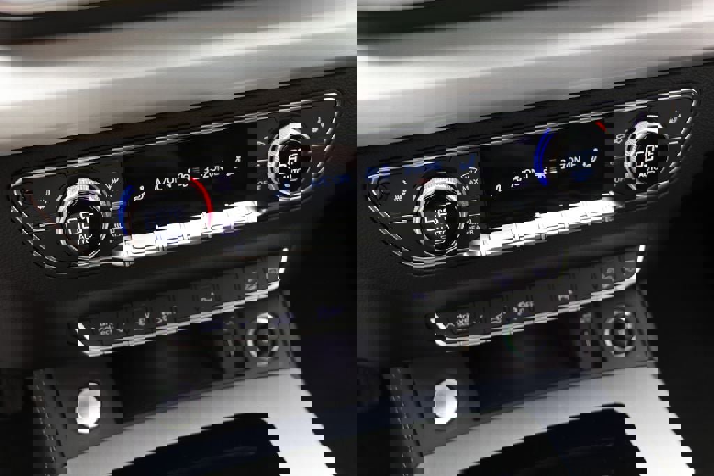 Used 2024 Audi Q5 e Premium Plus w/ Premium Plus Package image 19