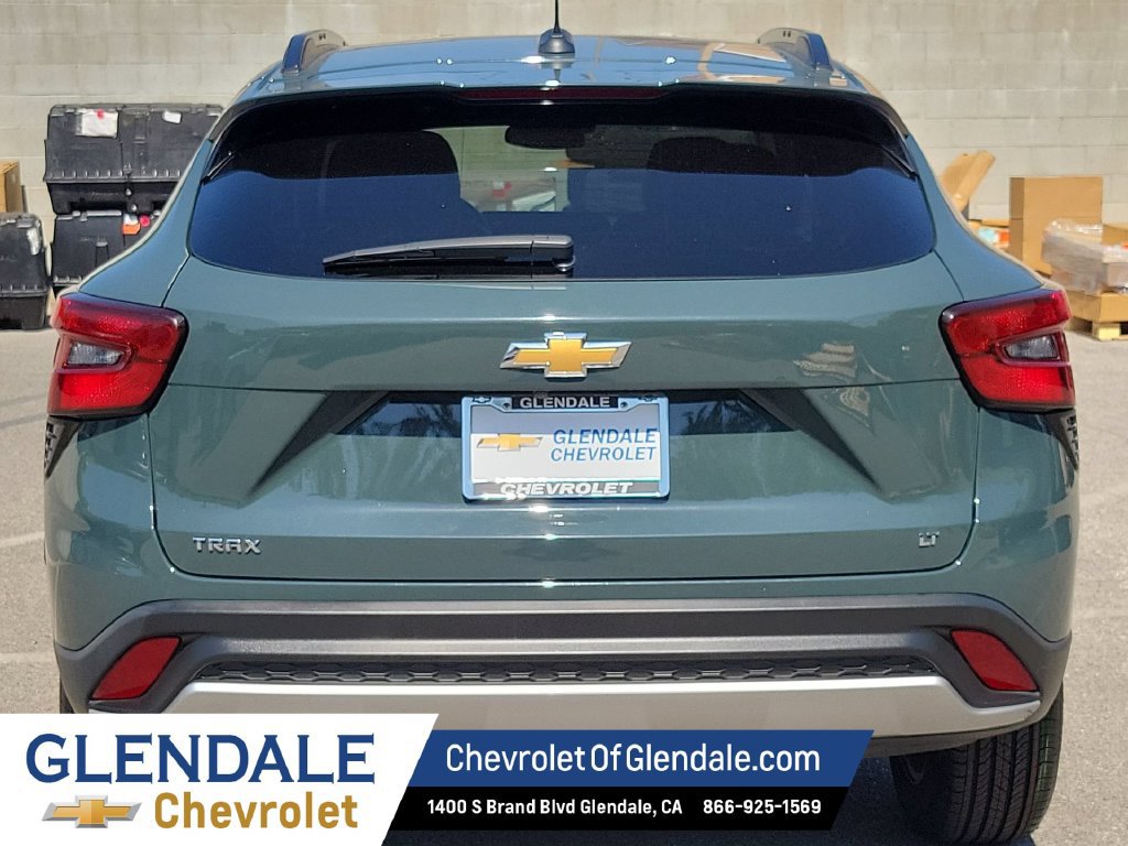 Used 2025 Chevrolet Trax LT FWD image 4