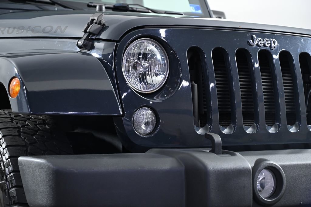 Used 2016 Jeep Wrangler Unlimited Rubicon w/ Connectivity Group AWD/4WD image 9
