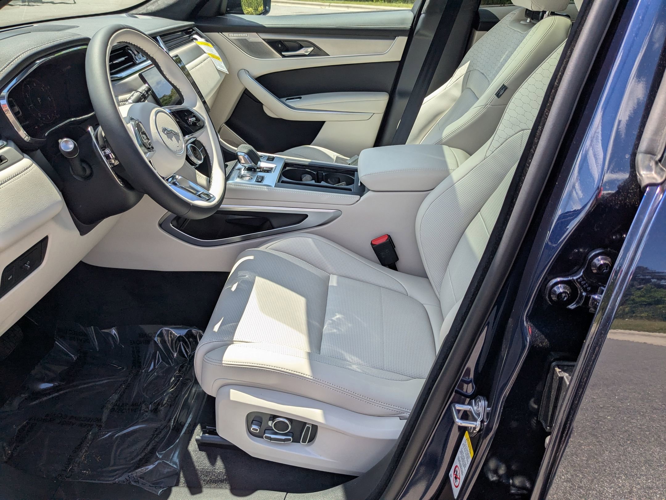 New 2026 Jaguar F-PACE R-Dynamic S image 19