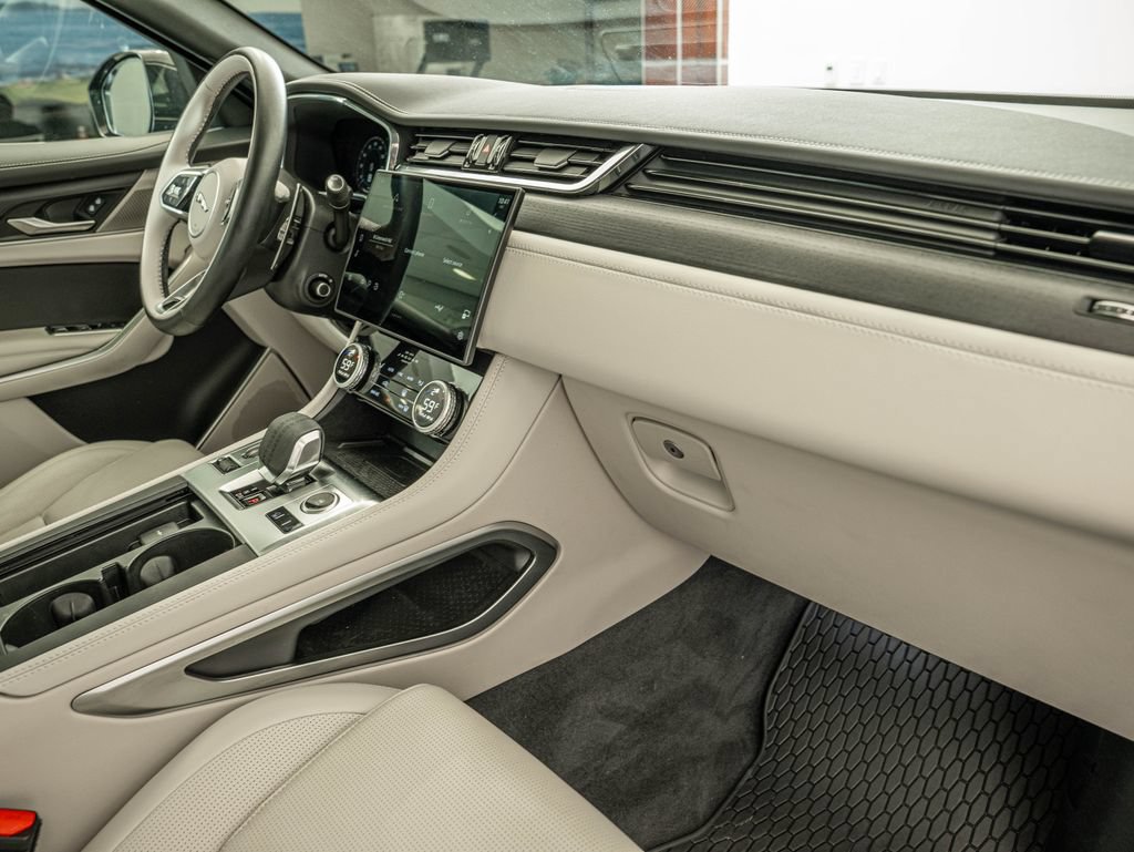 Certified 2025 Jaguar F-PACE R-Dynamic S AWD/4WD image 35