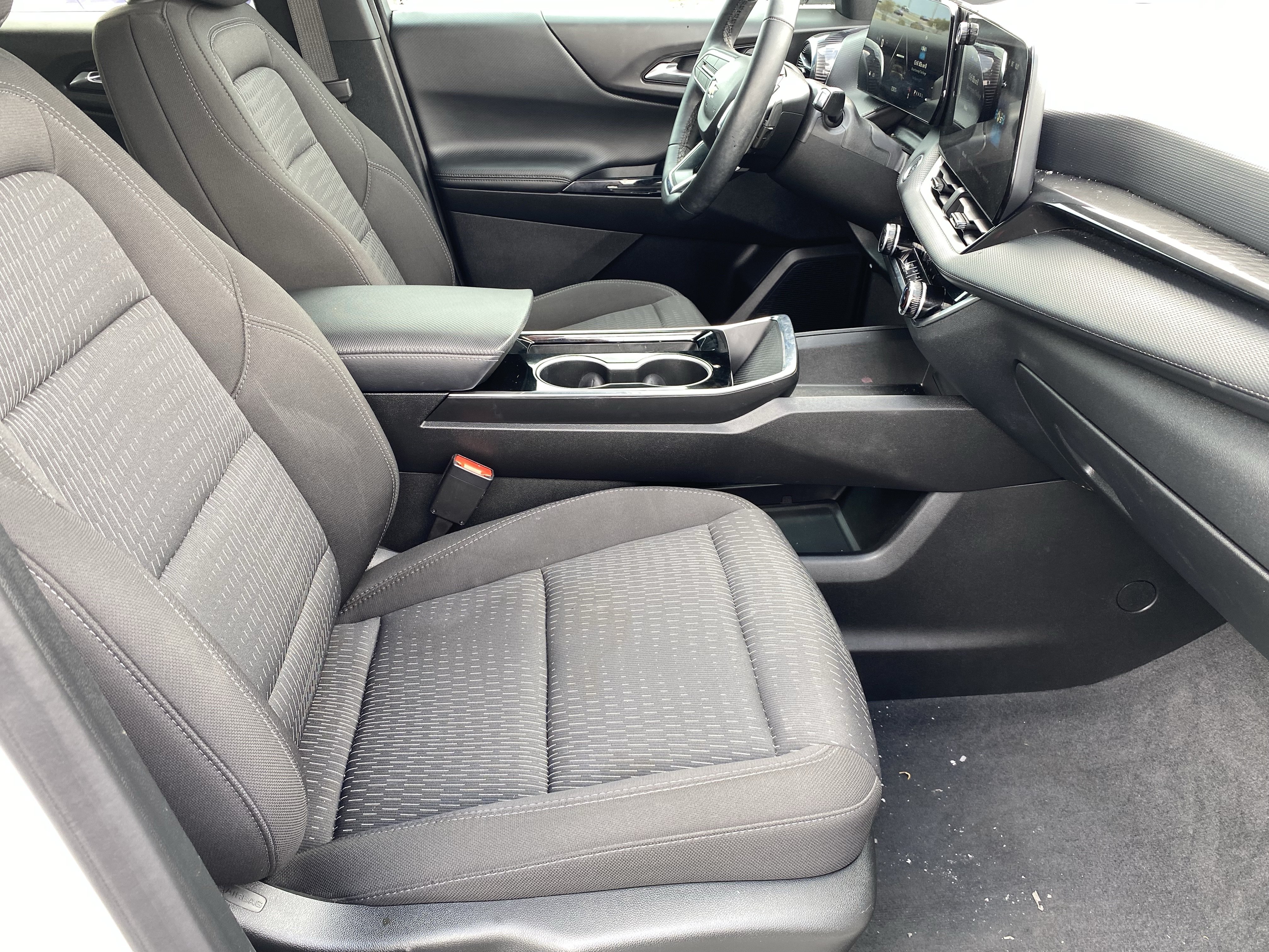 Used 2025 Chevrolet Equinox LT FWD image 11
