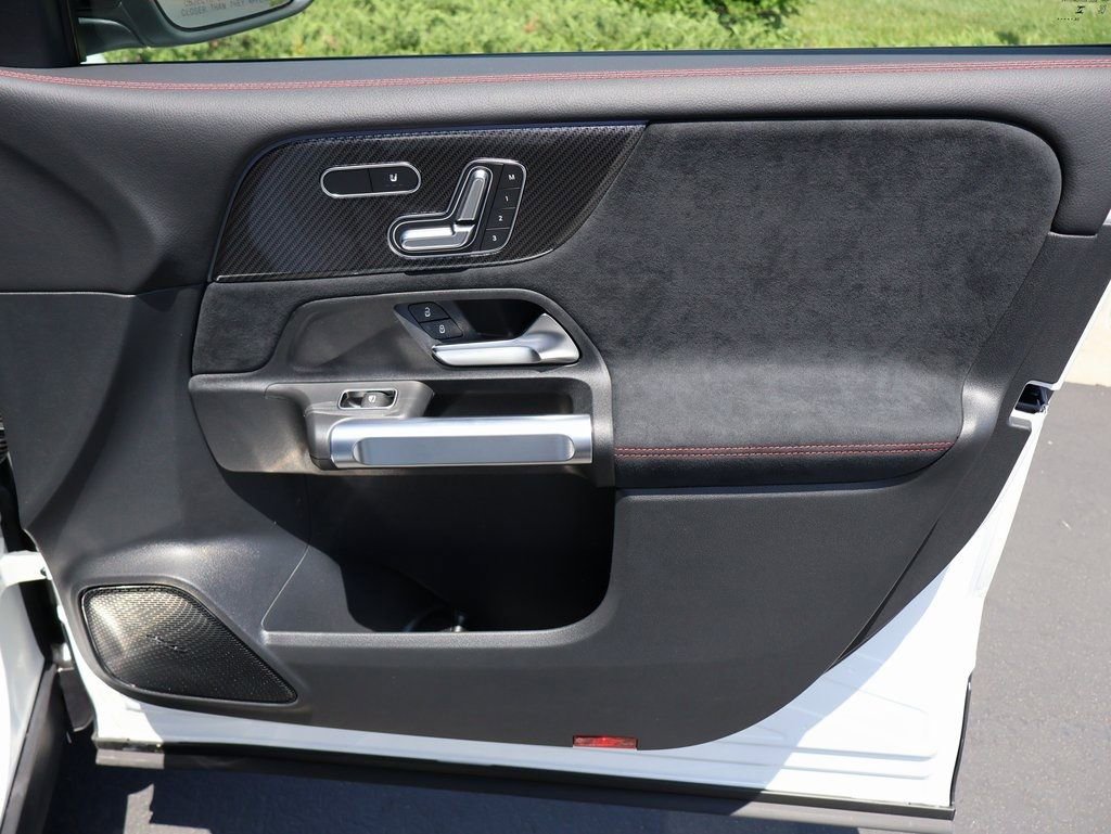 Certified 2025 Mercedes-Benz GLB 250 4MATIC image 13