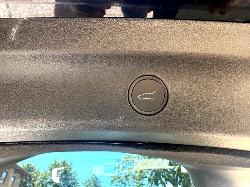 Used 2024 Tesla Model Y Long Range image 27