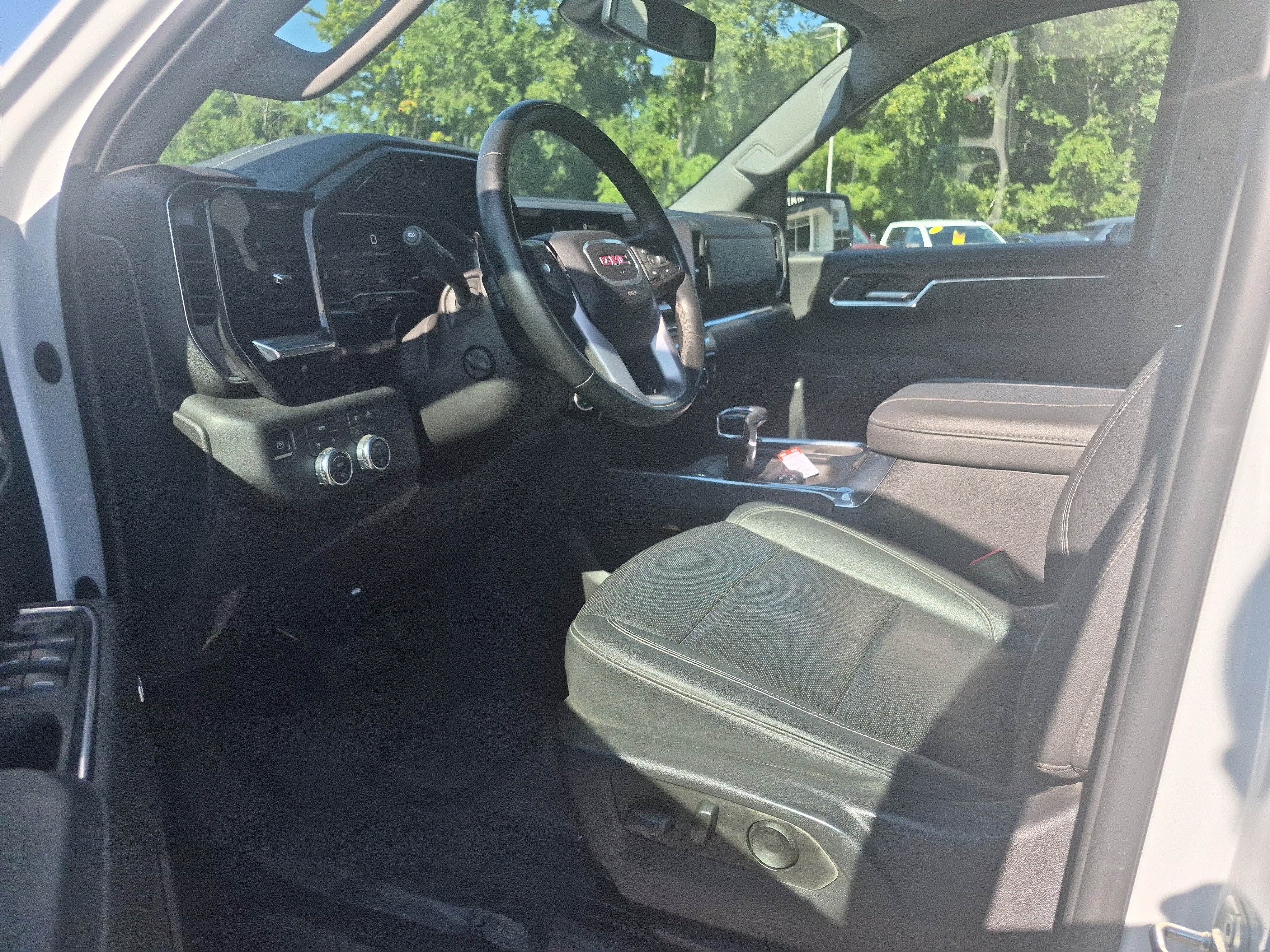 Certified 2024 GMC Sierra 1500 SLT w/ SLT Premium Plus Package AWD/4WD image 9