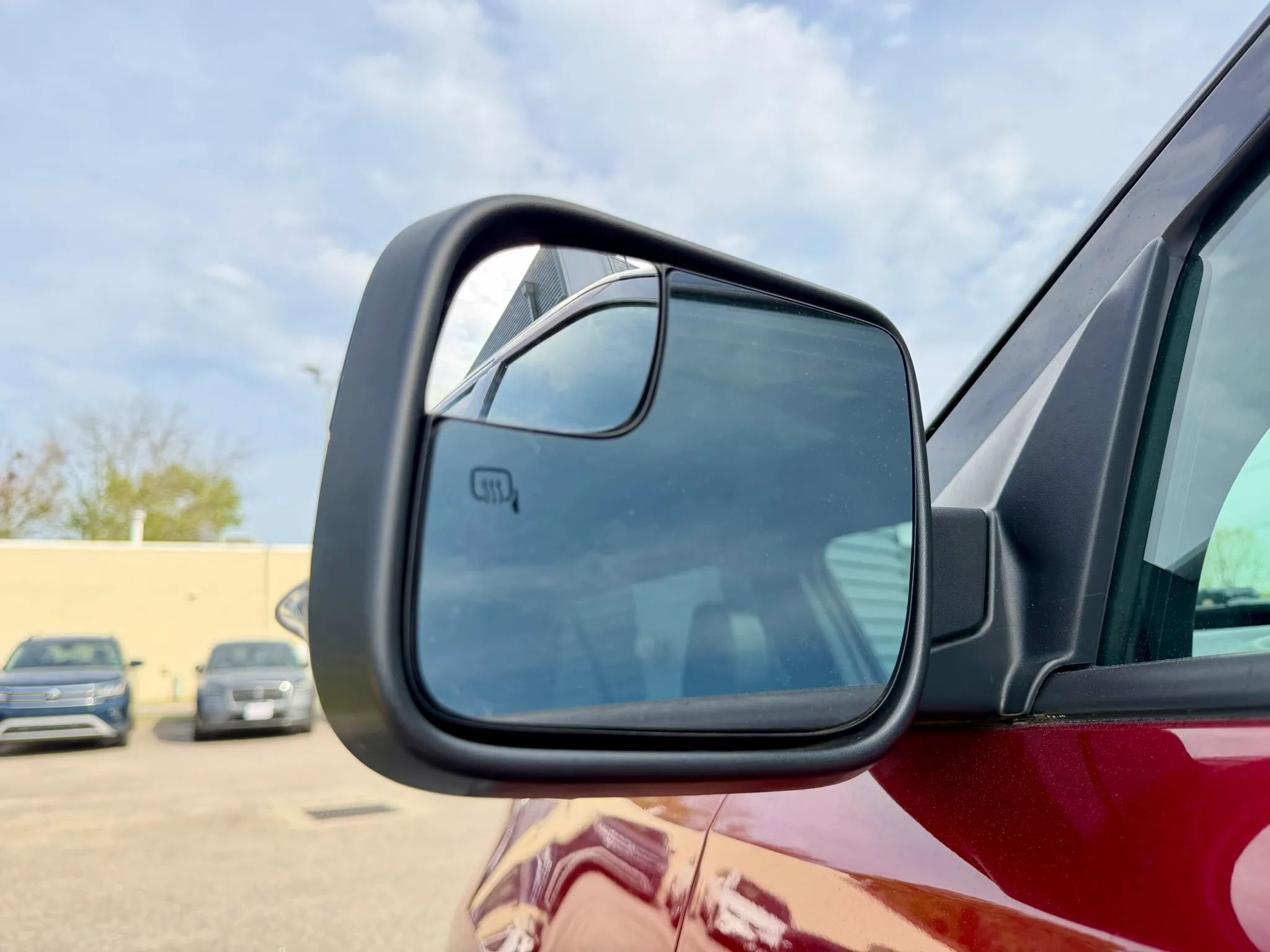 Used 2018 Ford Explorer XLT w/ Equipment Group 202A AWD/4WD image 16