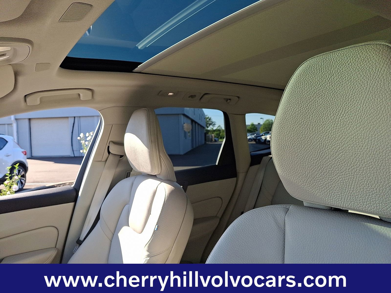 Certified 2023 Volvo XC60 B5 Plus w/ Climate Package image 14