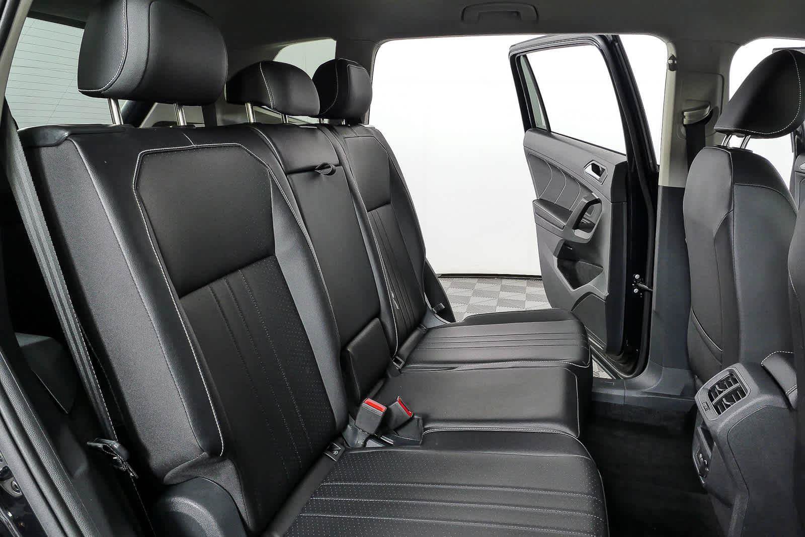 Certified 2024 Volkswagen Tiguan SE FWD image 19