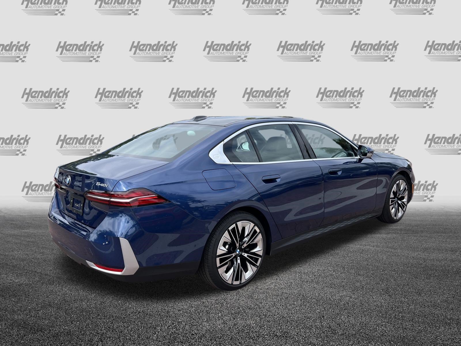 Used 2025 BMW 540i xDrive AWD/4WD image 10
