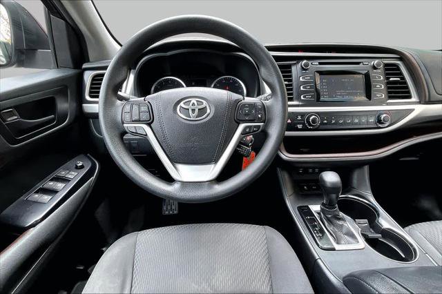 Certified 2019 Toyota Highlander LE w/ Carpet Mat Package (TMS) AWD/4WD image 6