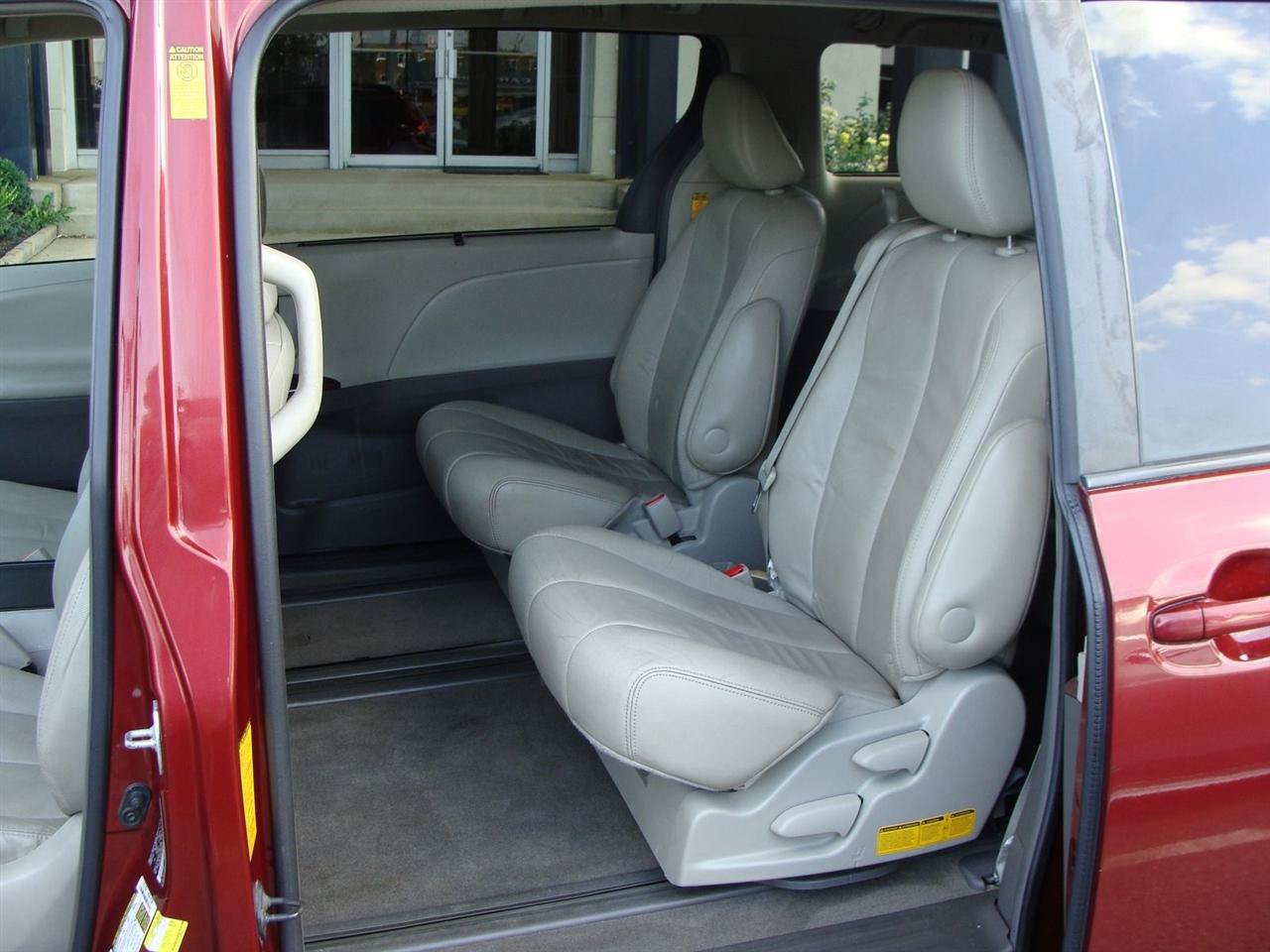 Used 2014 Toyota Sienna XLE FWD image 8