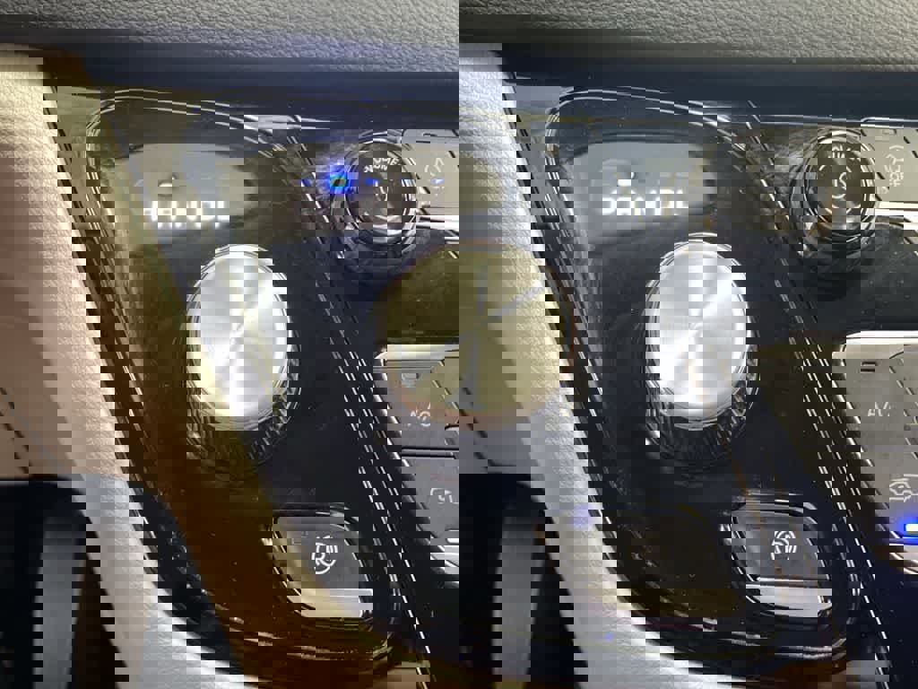 Used 2024 Chrysler Pacifica Touring-L image 29