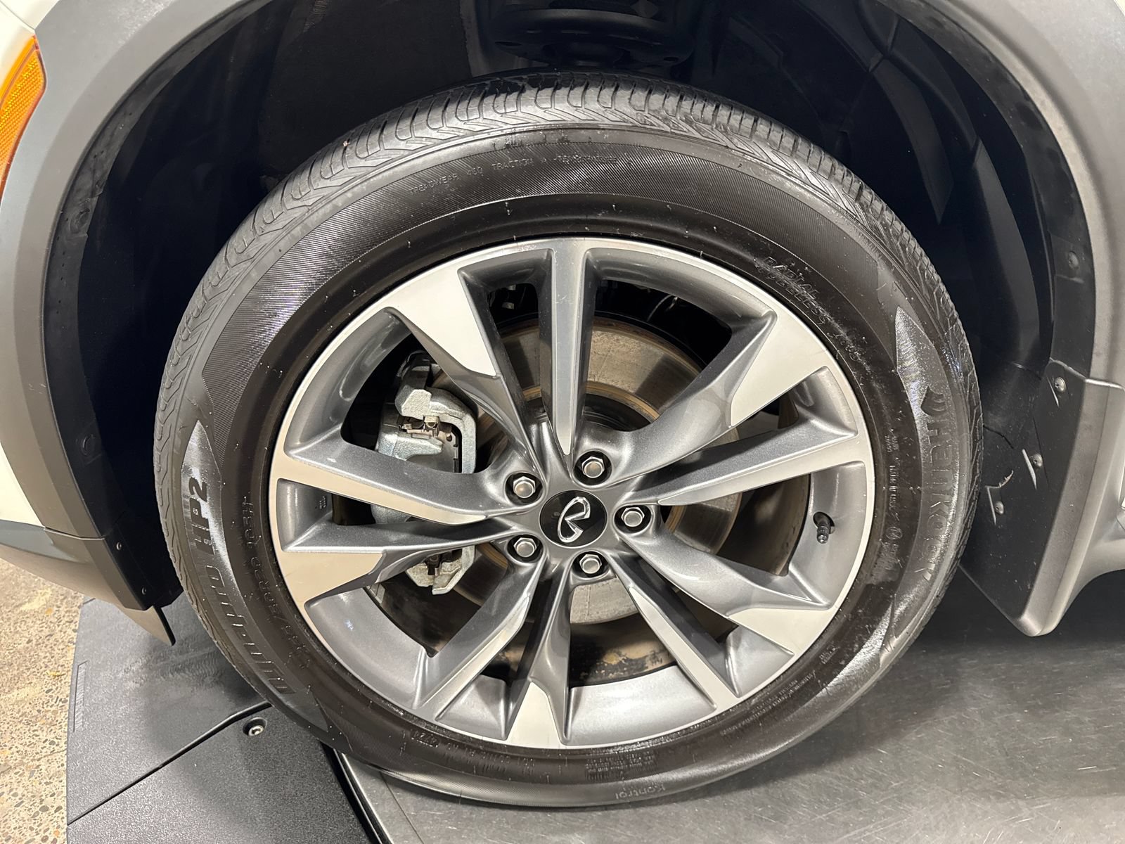 Certified 2025 INFINITI QX60 Luxe w/ Vision Package AWD/4WD image 2