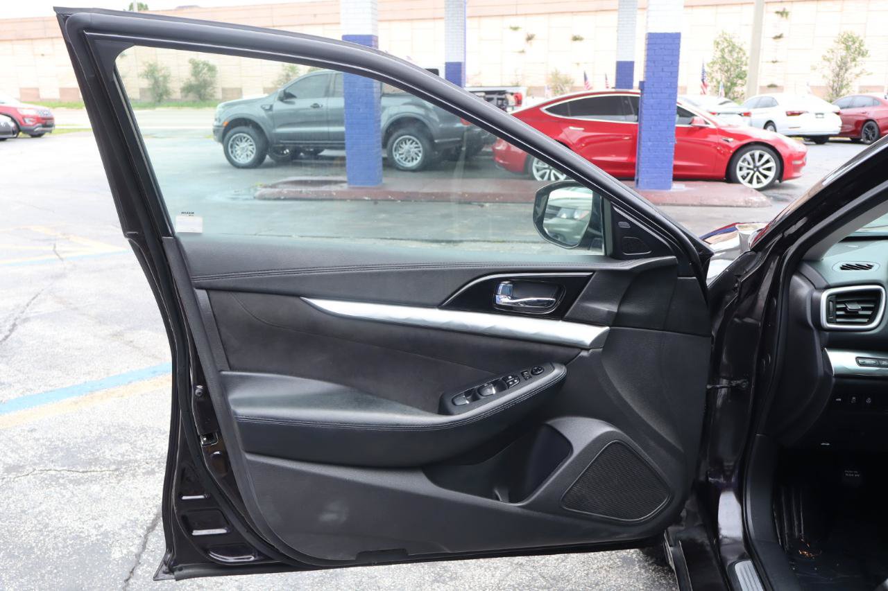 Used 2016 Nissan Maxima SR FWD image 12