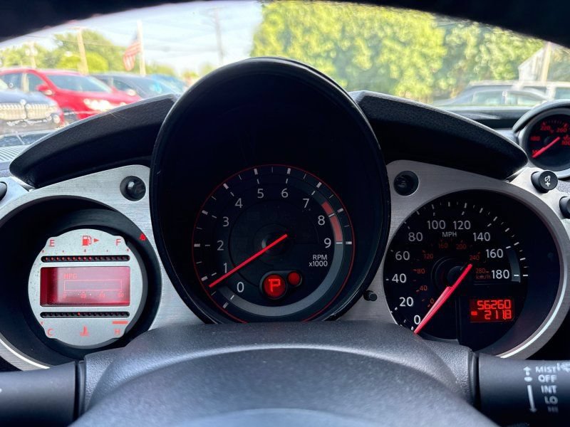 Used 2010 Nissan 370Z Touring RWD image 19
