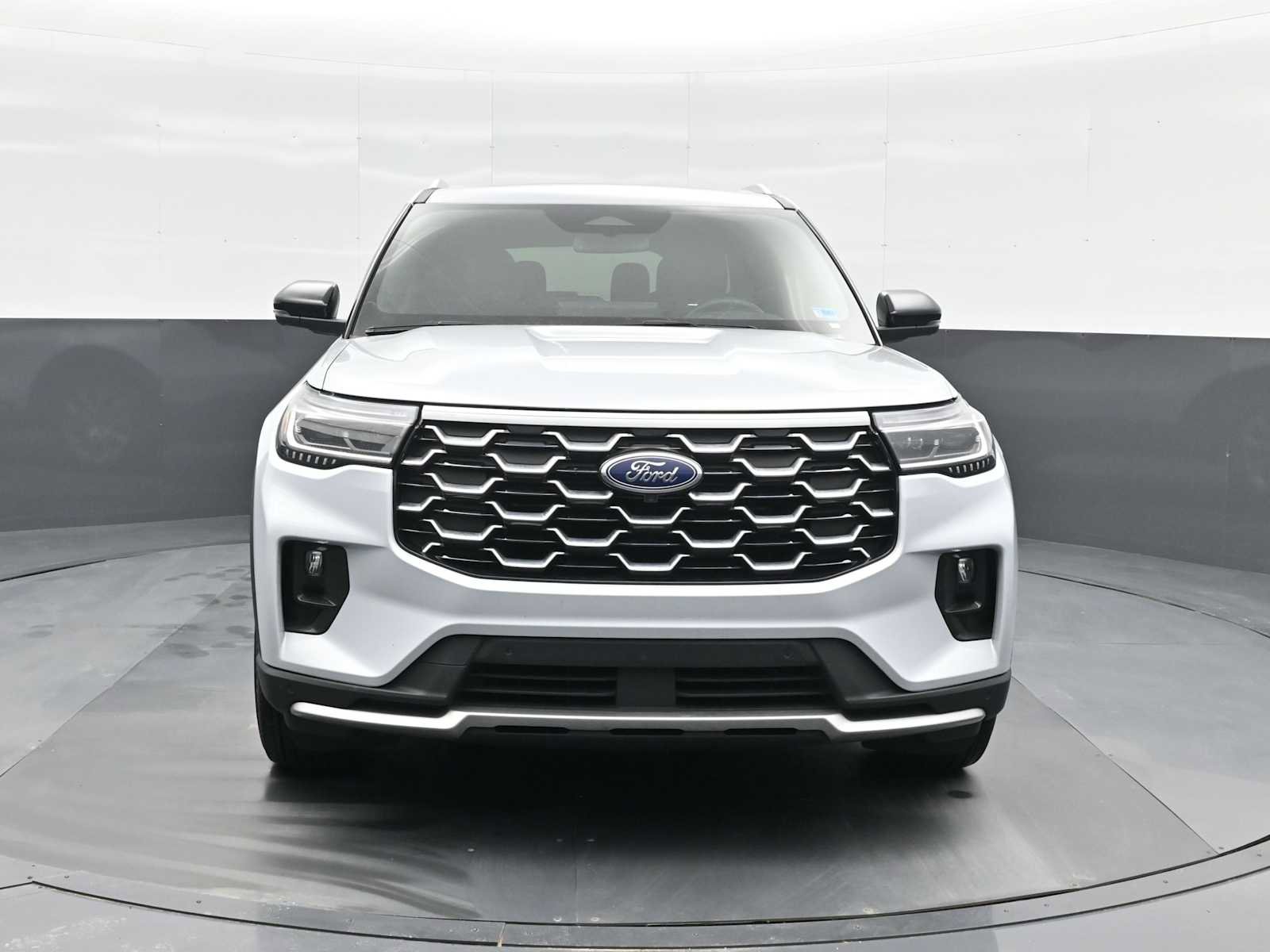 Used 2025 Ford Explorer Platinum image 3