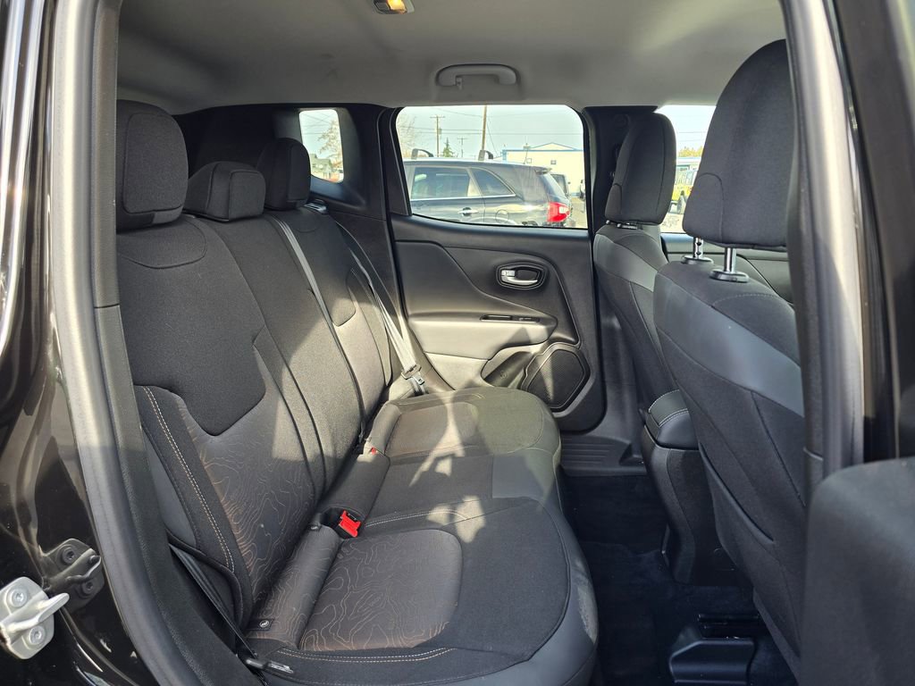 Used 2023 Jeep Renegade Latitude AWD/4WD image 12