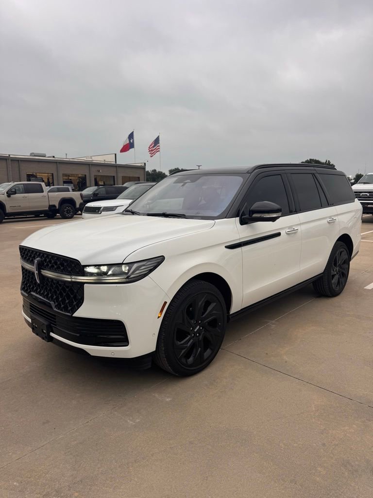 Used 2025 Lincoln Navigator Black Label AWD/4WD image 3