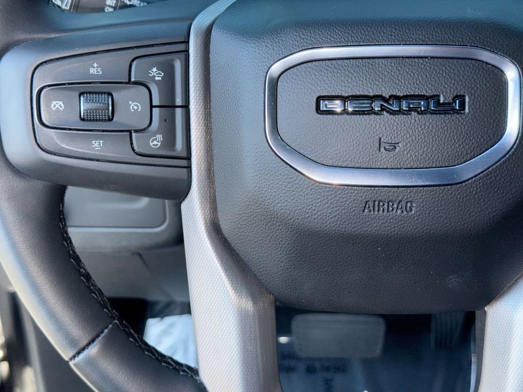 Used 2024 GMC Yukon XL Denali RWD image 17