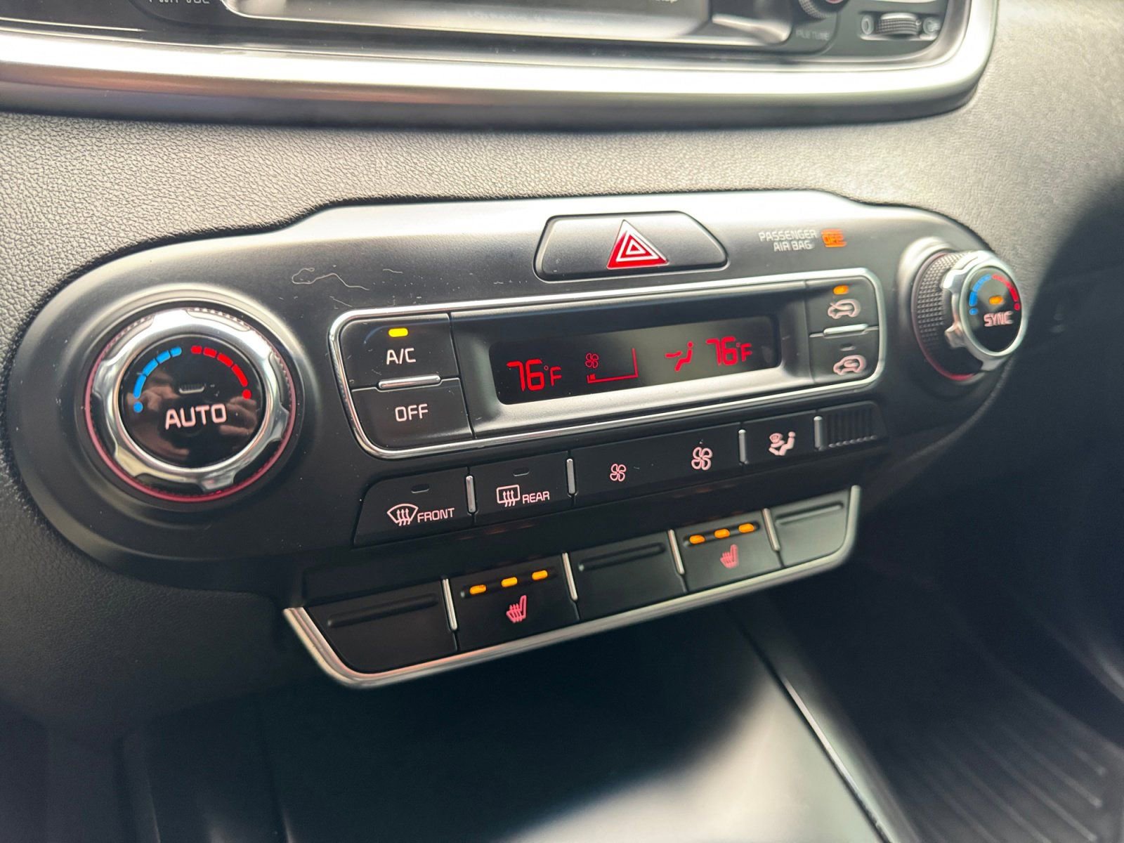 Used 2019 Kia Sorento LX w/ LX Convenience Package image 22