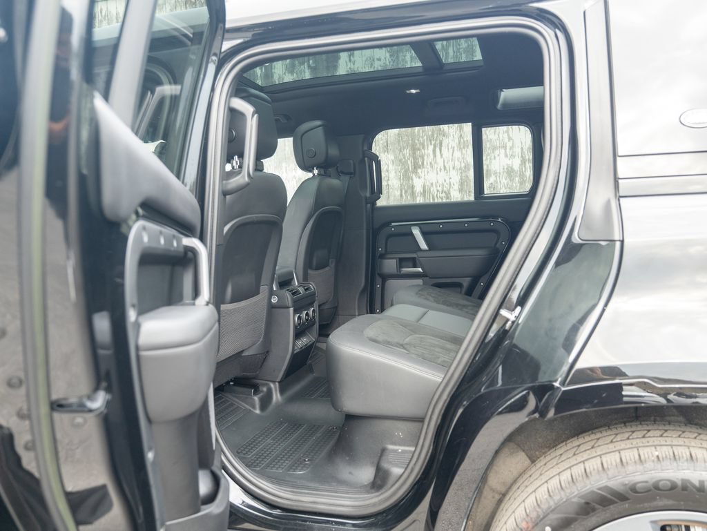 Certified 2023 Land Rover Defender 110 V8 AWD/4WD image 34