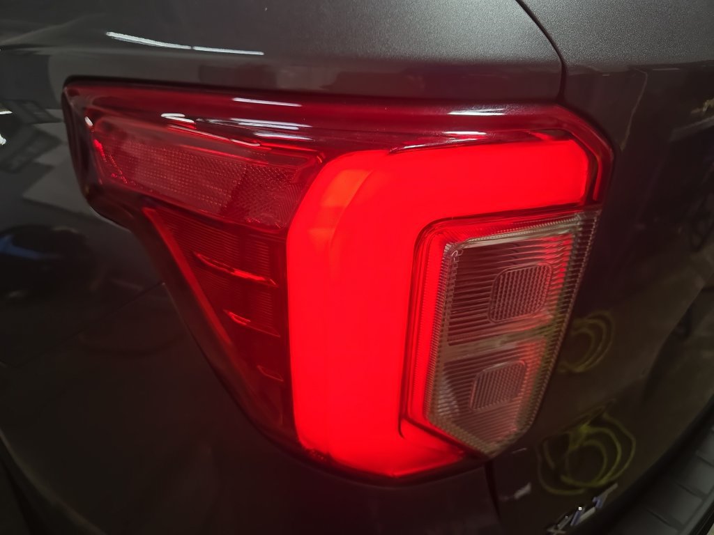 Used 2023 Ford Explorer XLT w/ Equipment Group 202A AWD/4WD image 35