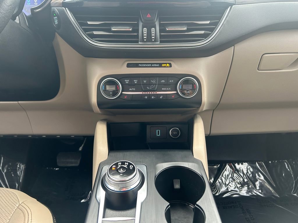 Used 2020 Ford Escape Titanium image 13