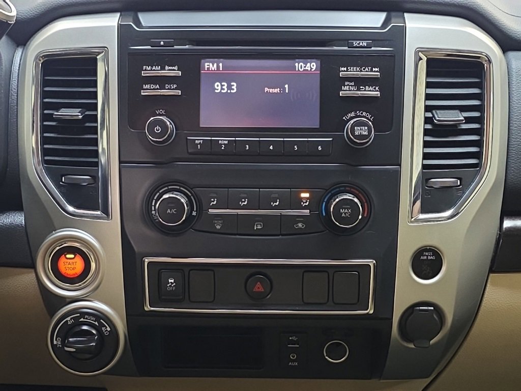 Used 2018 Nissan Titan SV image 19