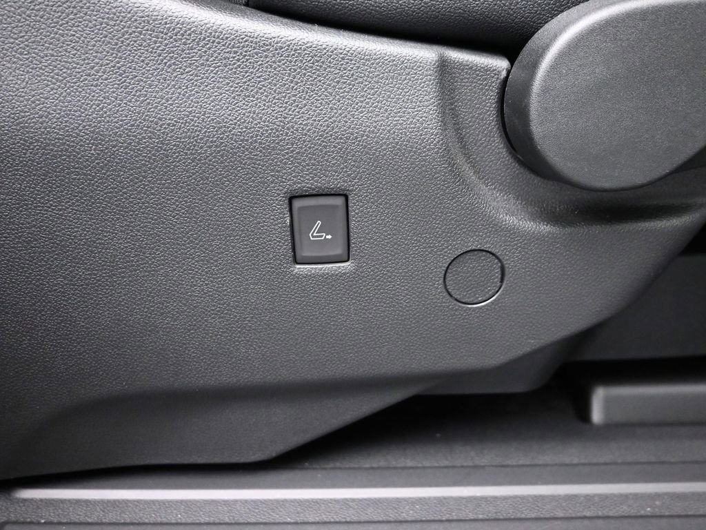 Used 2024 Chevrolet Traverse RS image 13