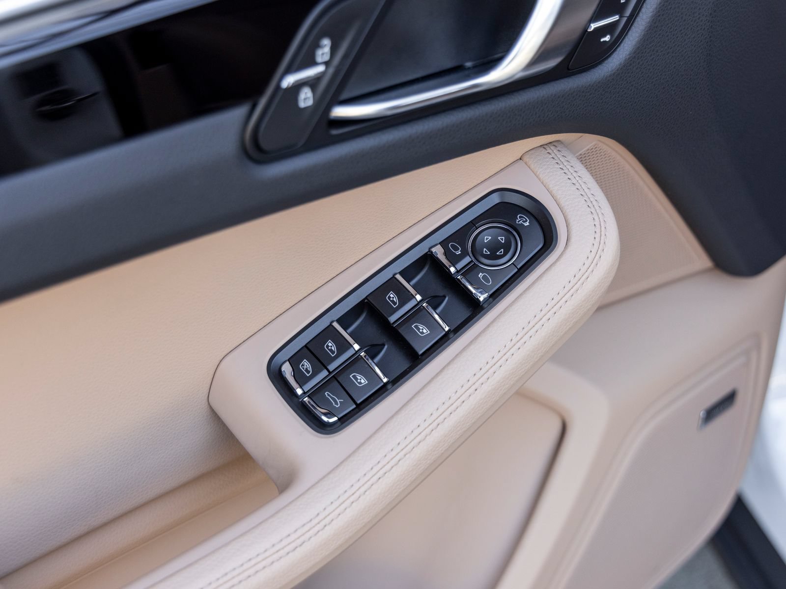 Certified 2026 Porsche Macan AWD/4WD image 27