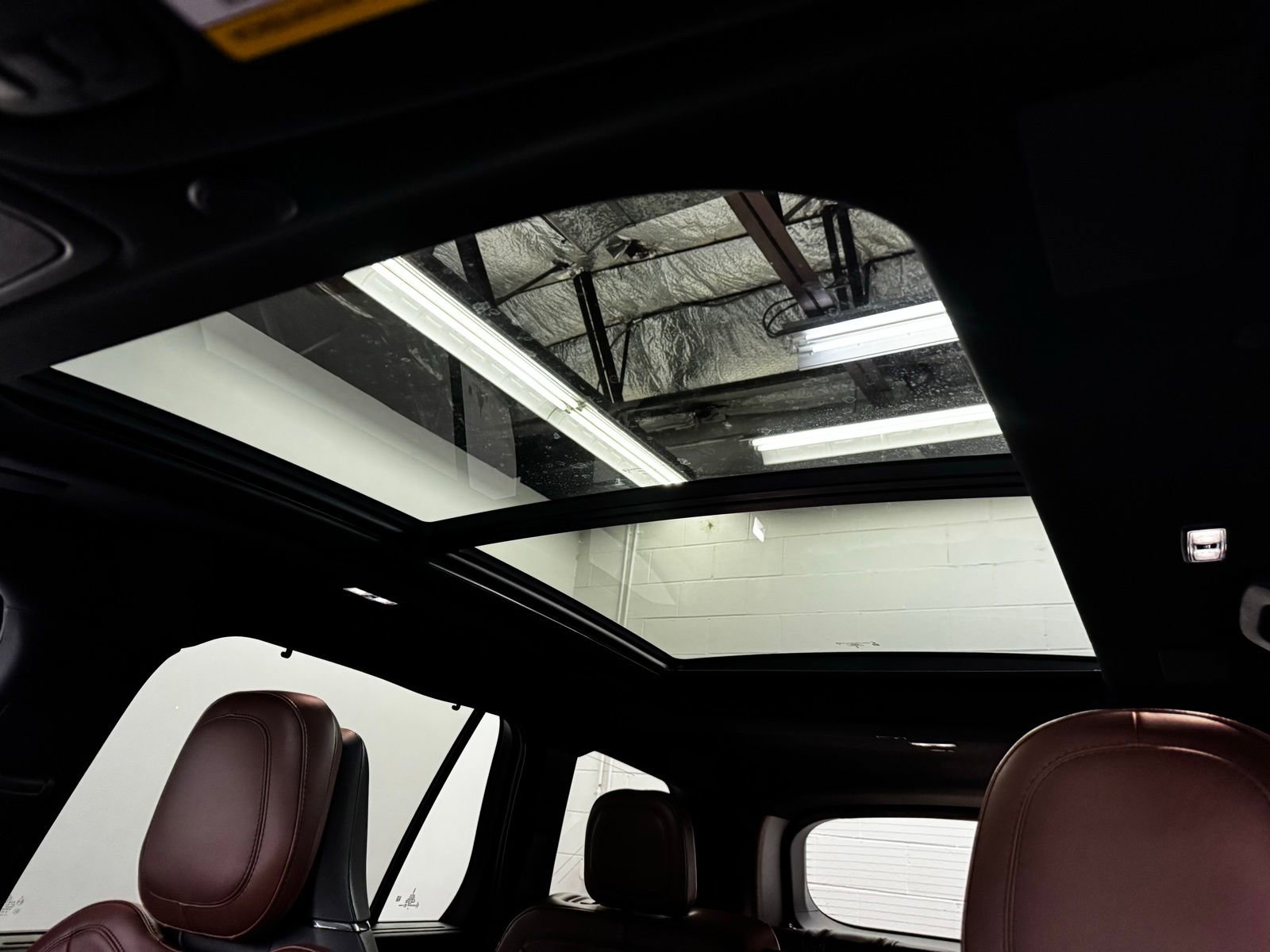 Used 2025 Lincoln Aviator Reserve w/ Equipment Group 201A image 12