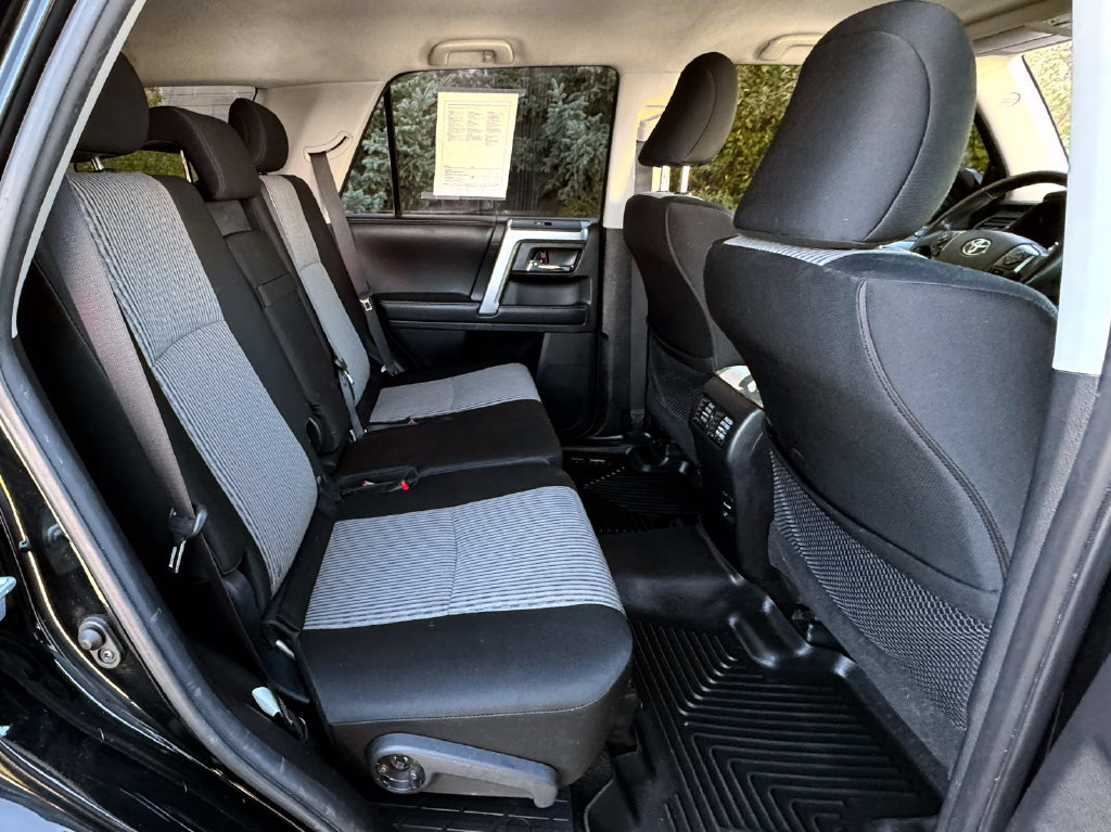 Used 2016 Toyota 4Runner SR5 AWD/4WD image 29
