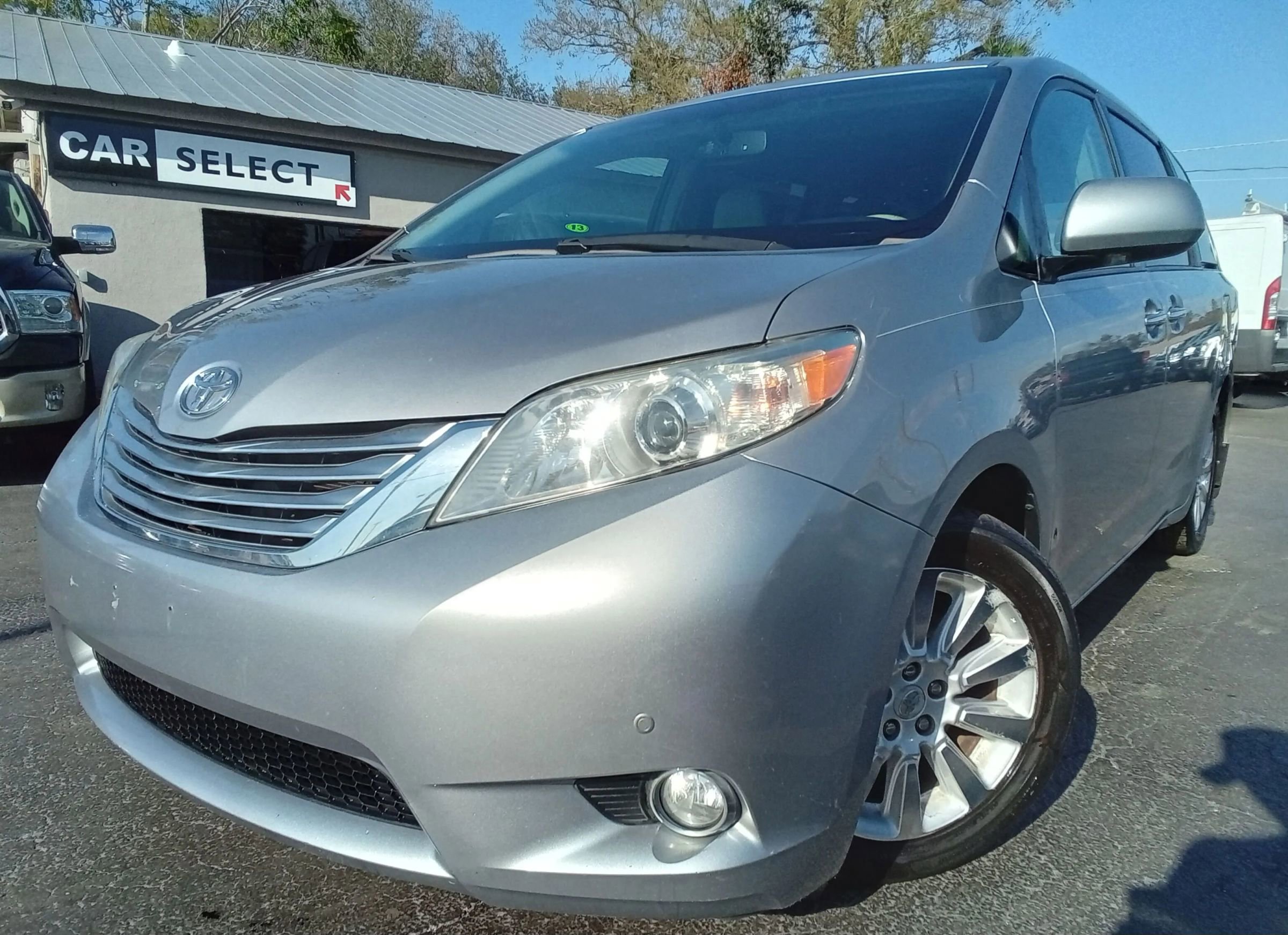 Used 2011 Toyota Sienna Limited w/ Premium Pkg