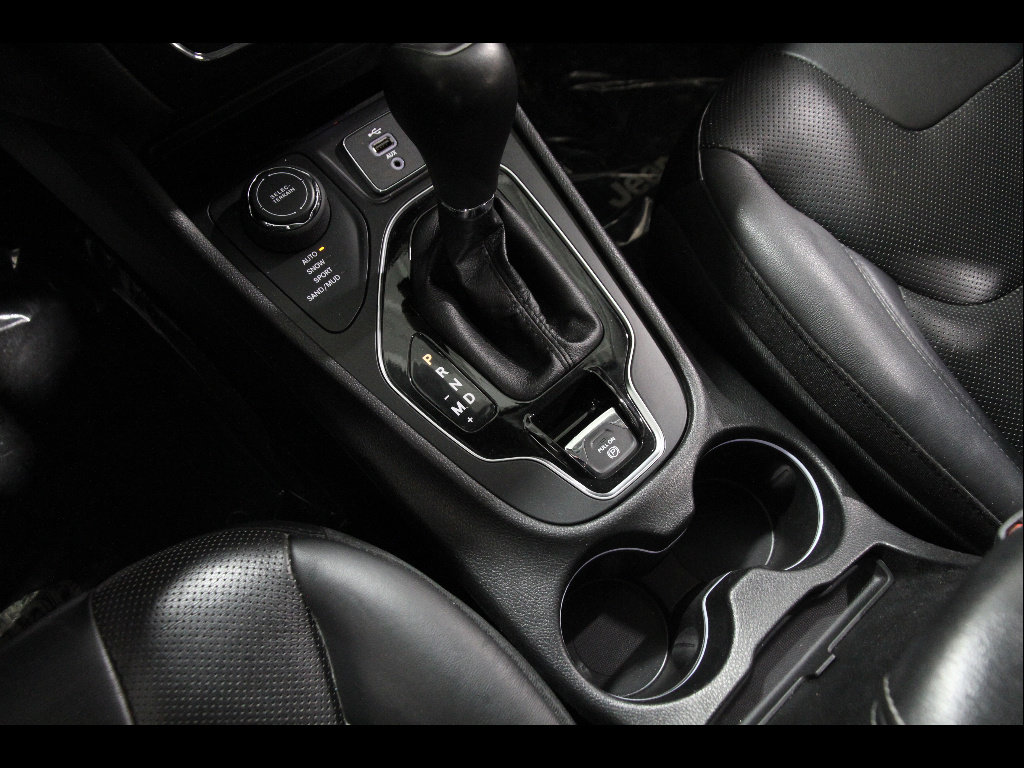 Used 2019 Jeep Cherokee Limited AWD/4WD image 15