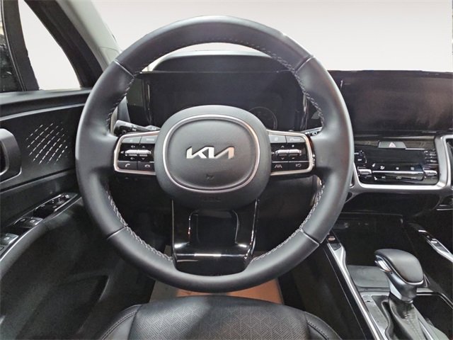 Used 2023 Kia Sorento S image 12