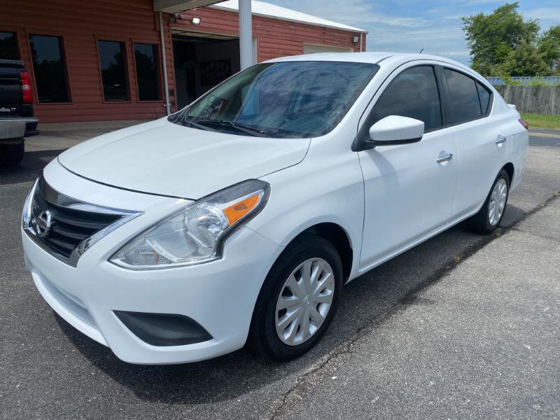 Used 2019 Nissan Versa SV image 2