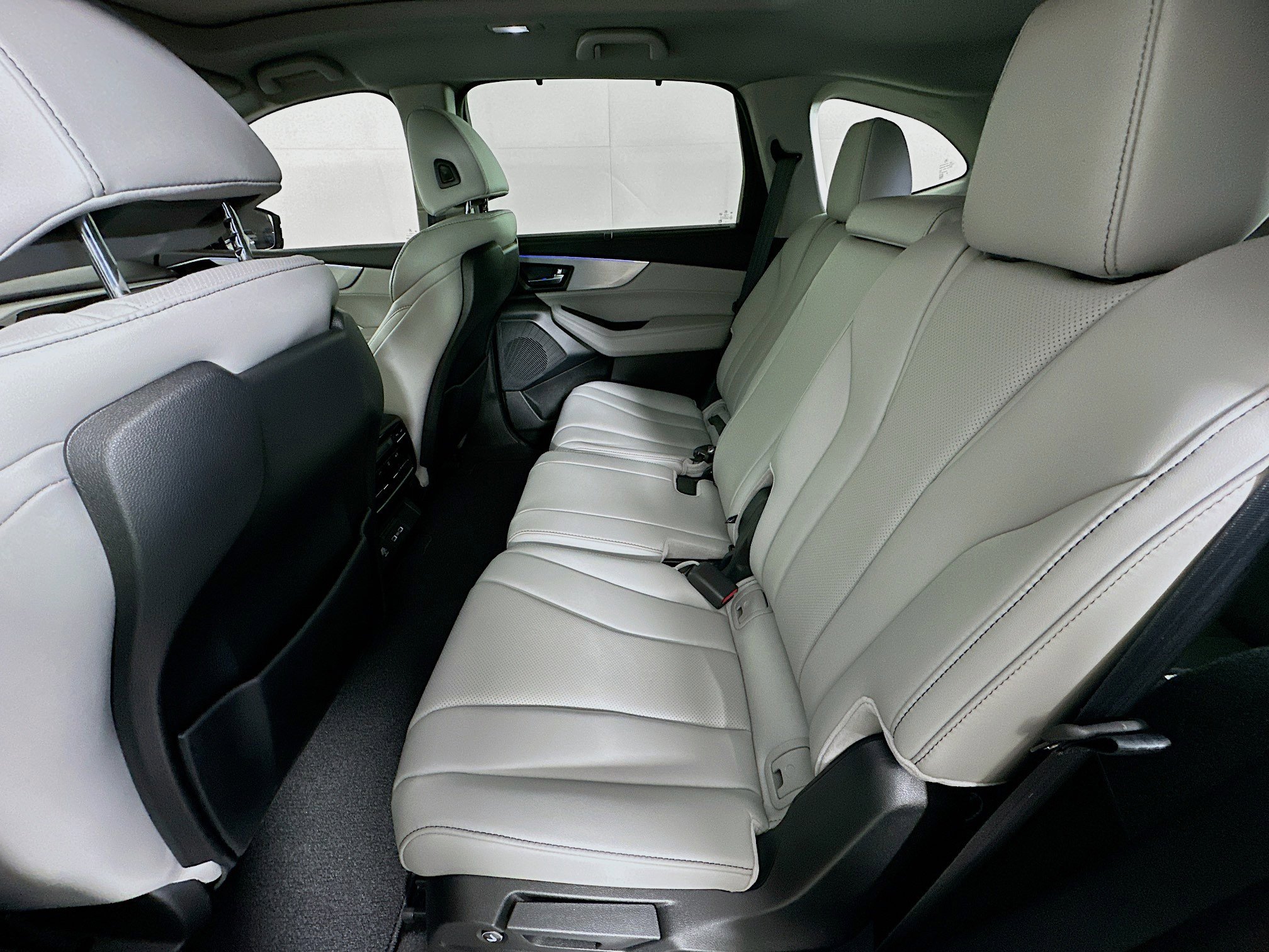 Used 2023 Acura MDX SH-AWD w/ Technology Package image 28