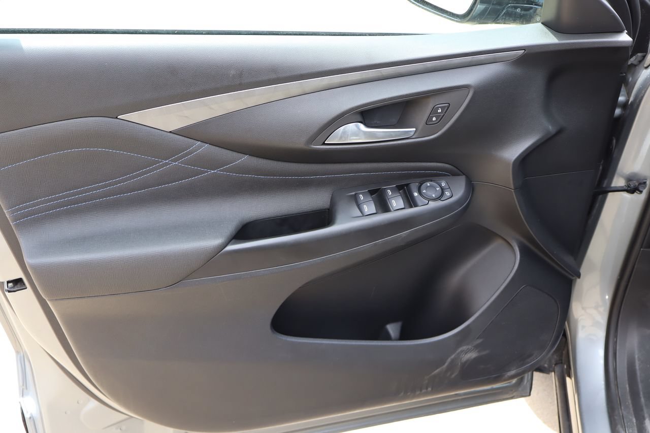 Used 2025 Buick Envista Sport Touring FWD image 19