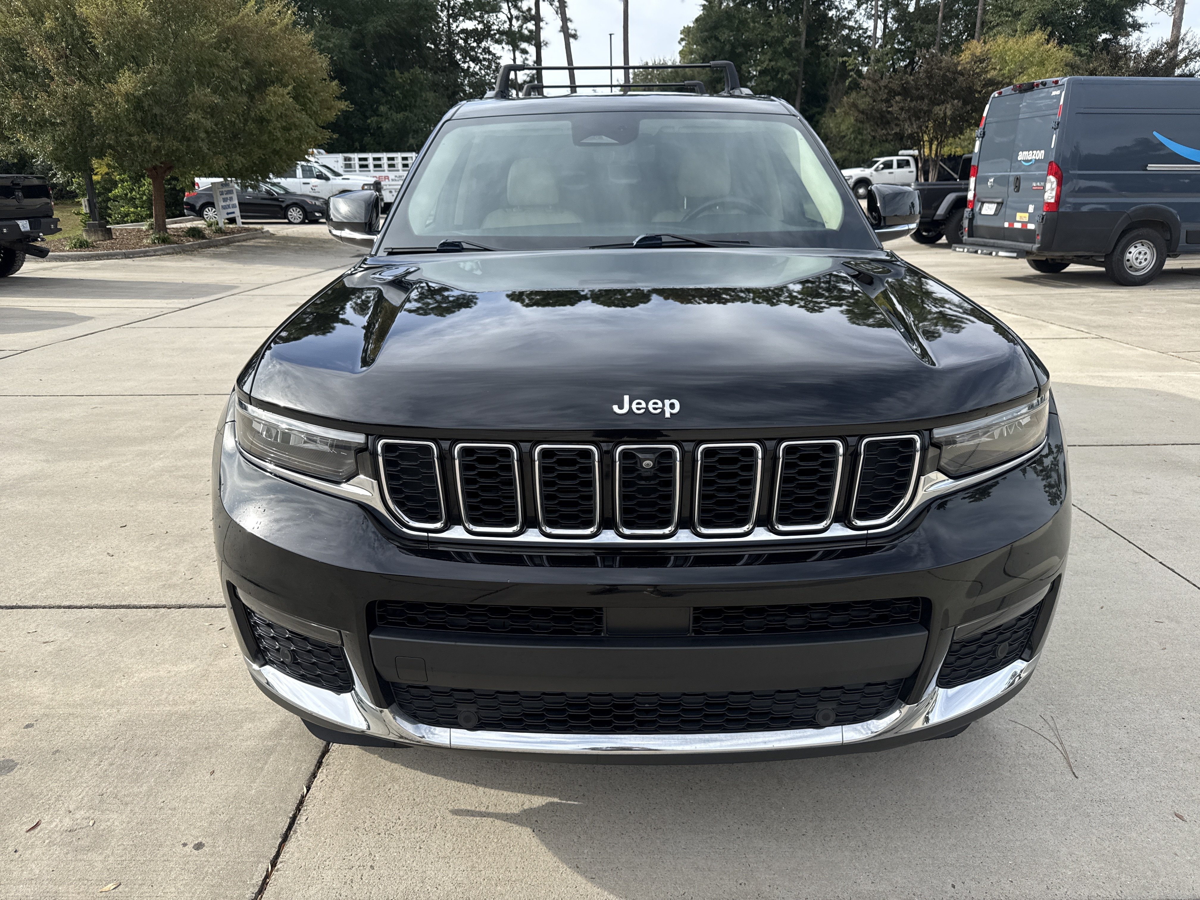 Used 2022 Jeep Grand Cherokee L Limited w/ Luxury Tech Group II AWD/4WD image 3