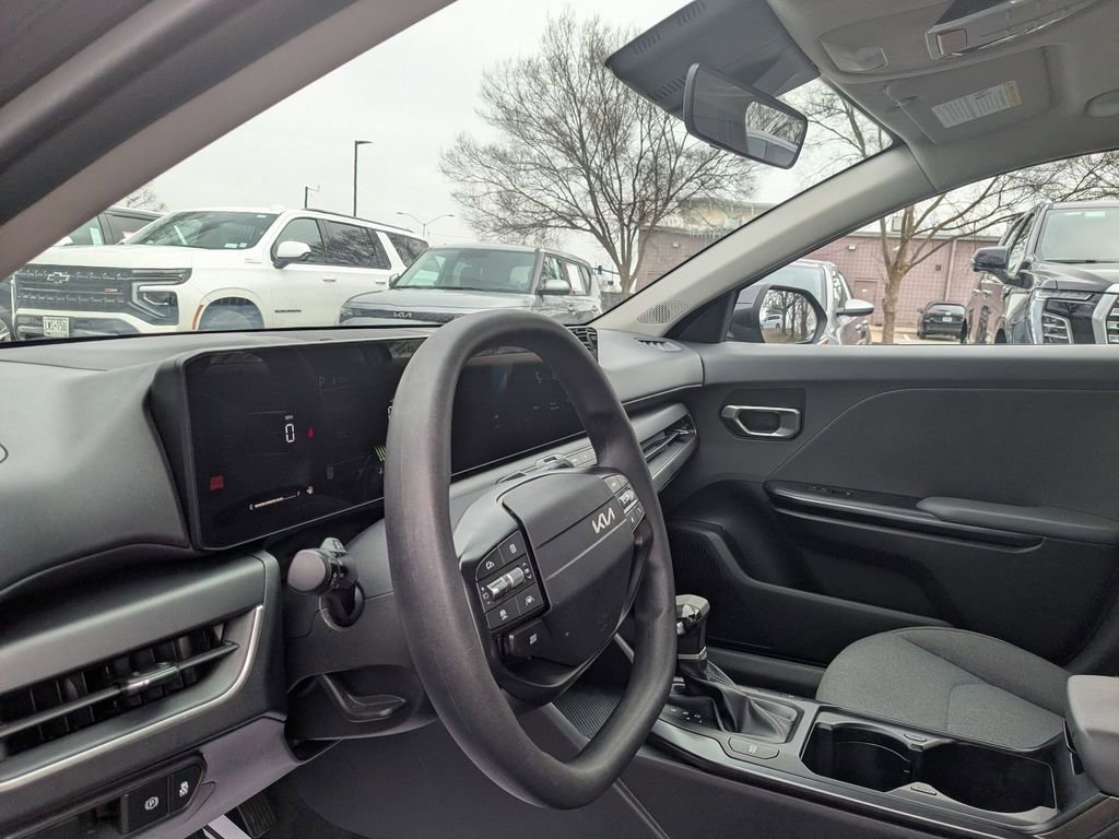Used 2025 Kia K4 LXS image 44
