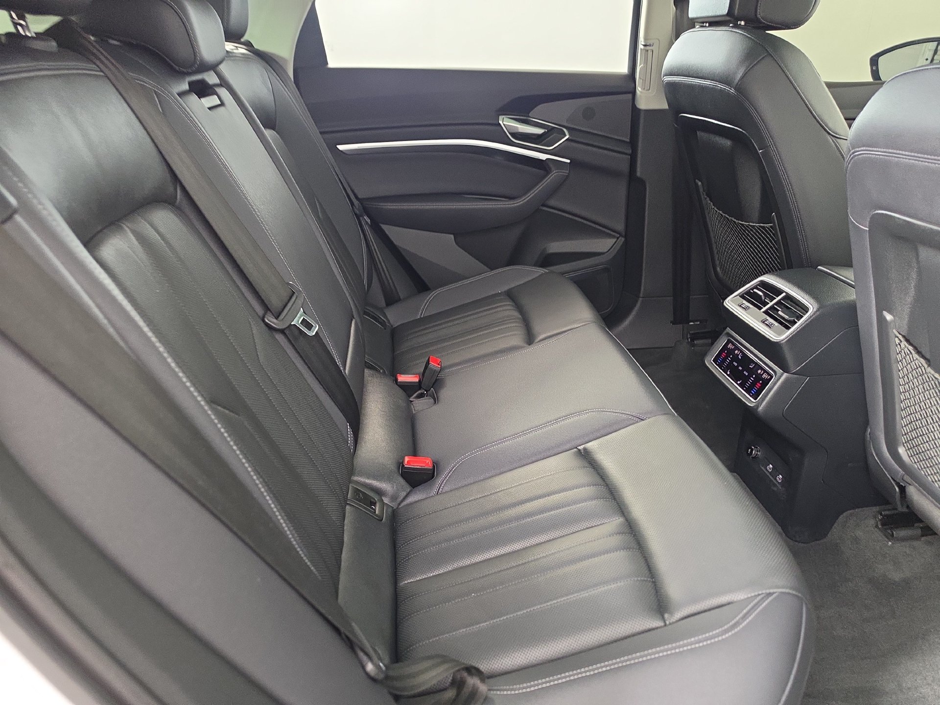 Used 2024 Audi Q8 e-tron Premium Plus AWD/4WD image 36