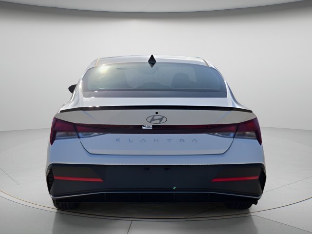 New 2026 Hyundai Elantra SEL Sport FWD image 4