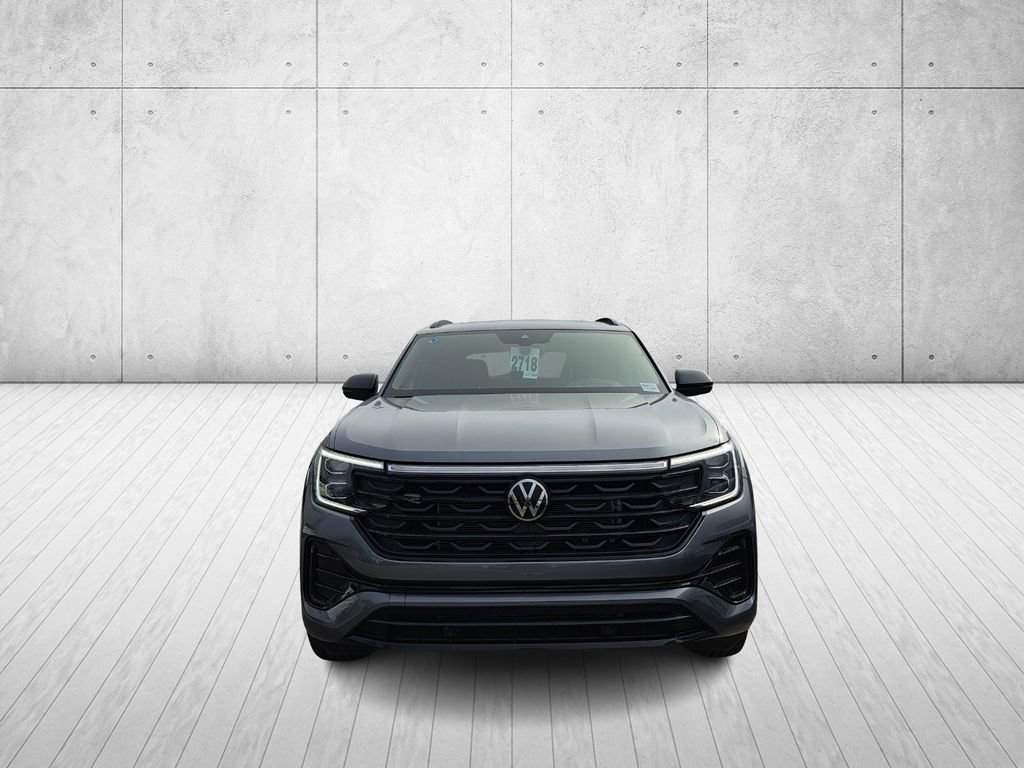Used 2025 Volkswagen Atlas Cross Sport SEL R-Line image 2