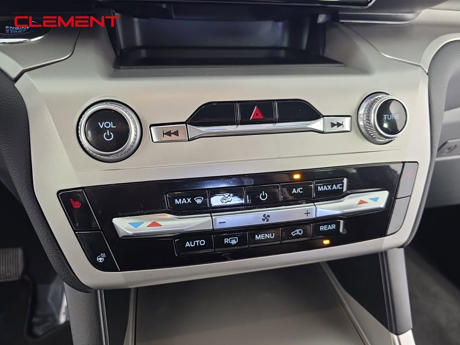 Used 2022 Ford Explorer XLT w/ Equipment Group 202A image 17