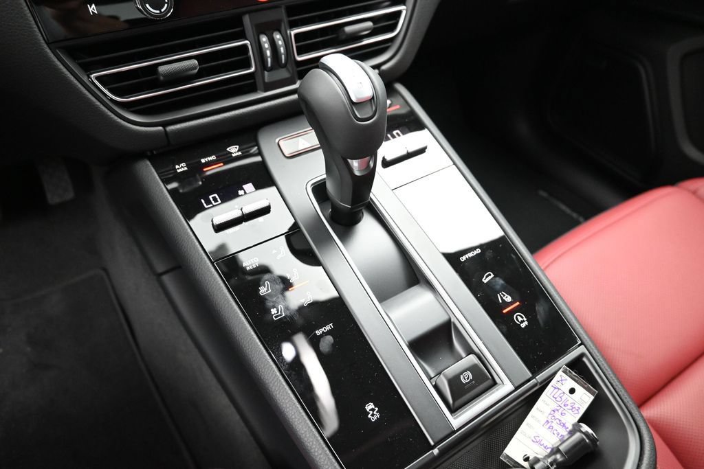 New 2026 Porsche Macan AWD/4WD image 12