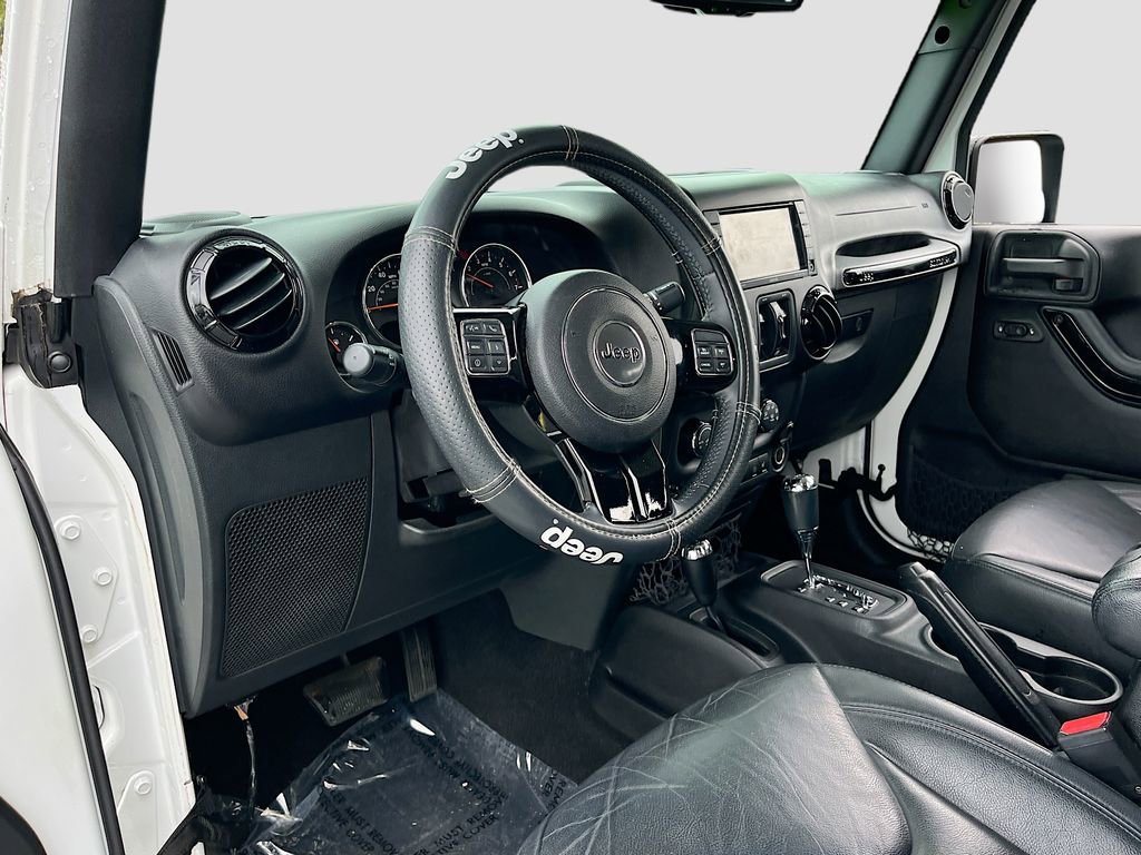 Used 2015 Jeep Wrangler Unlimited Sahara image 9