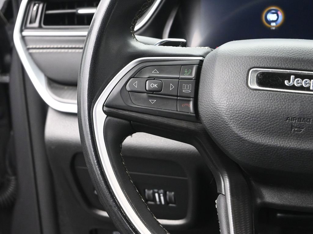 Used 2024 Jeep Grand Cherokee Laredo image 30