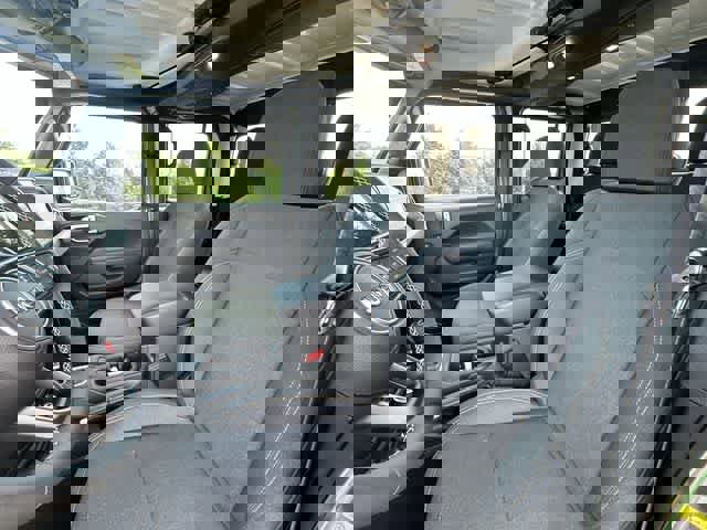 Used 2025 Jeep Gladiator Sport image 17