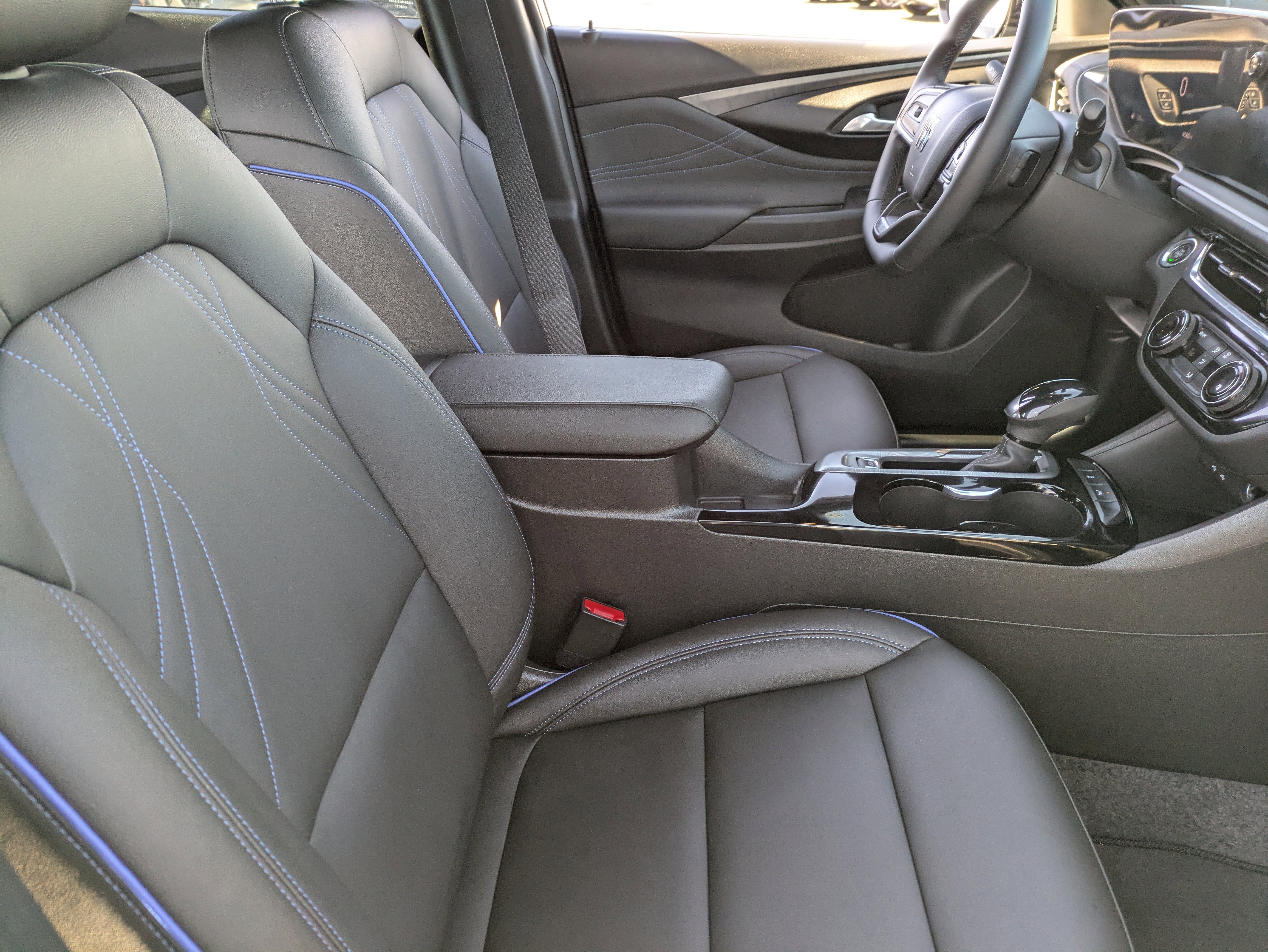 Used 2025 Buick Envista Sport Touring image 13