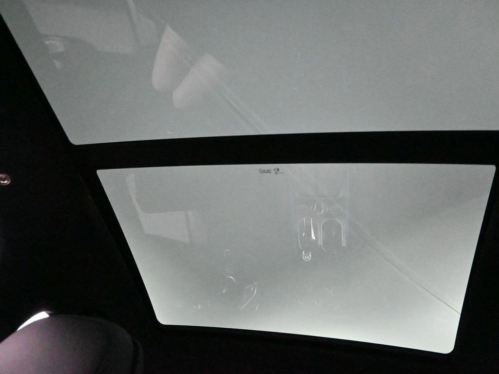 Used 2025 Bentley Bentayga image 36